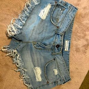 Bullhead denim co size 7 distressed extreme fray jean short